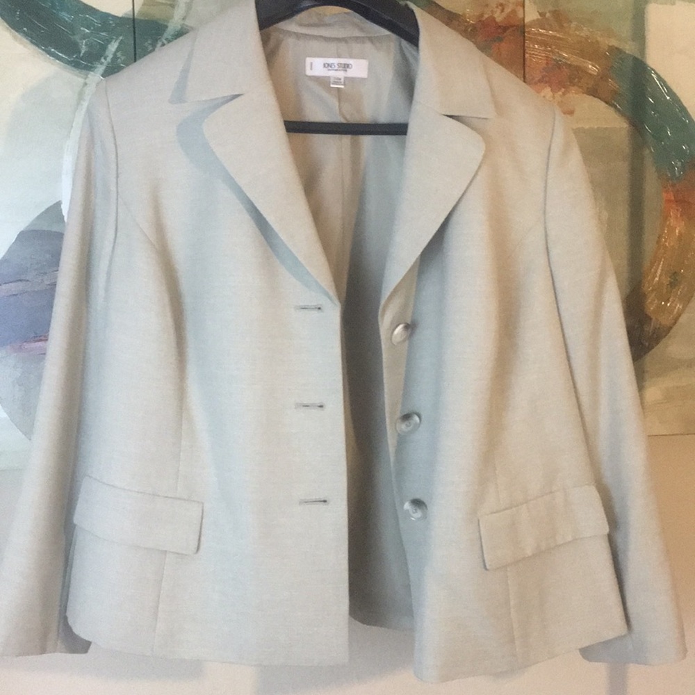 Woman’s tan blazer Jones Studio size 24